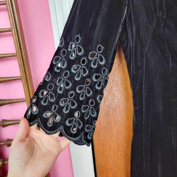 Vintage 1960s Black Velvet Lace Sleeve Shift Dress - Picture 5 of 6